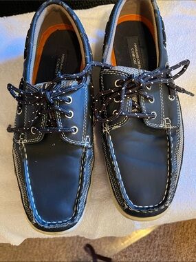 Men's Black Leather Boat Shoes with Contrast Stitching